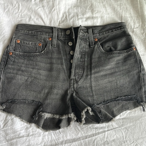 Levi Black shorts - Picture 2 of 4